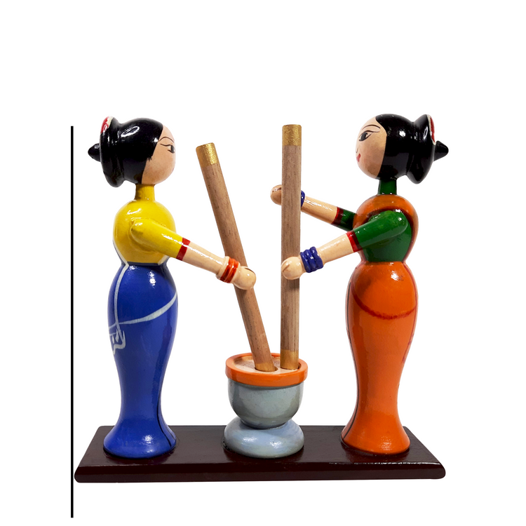 Women grinding spices (large)